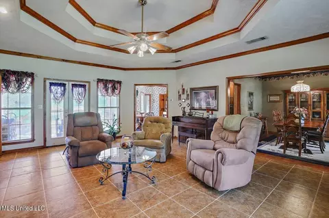Living - 117 Hall Dr, Brandon, MS 39042 photo 1 of 2