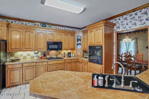 Kitchen - 117 Hall Dr, Brandon, MS 39042 photo 1 of 4