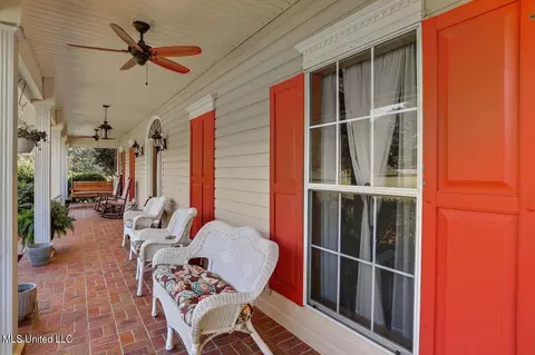 Exterior - 117 Hall Dr, Brandon, MS 39042 photo 5 of 14