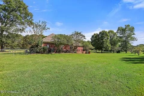 Exterior - 117 Hall Dr, Brandon, MS 39042 photo 9 of 14