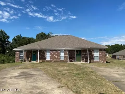 306 Lisa Cv #A & B, Senatobia, MS 38668