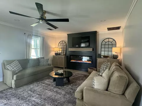 Living - 3702 Union Rd, Sardis, MS 38666 photo 2 of 4