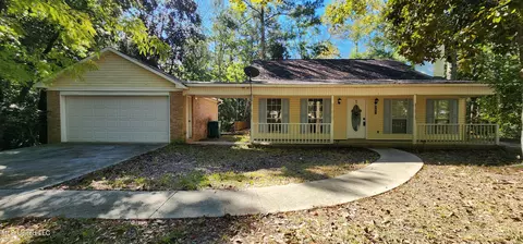2908 Fern Ln, Ocean Springs, MS 39564