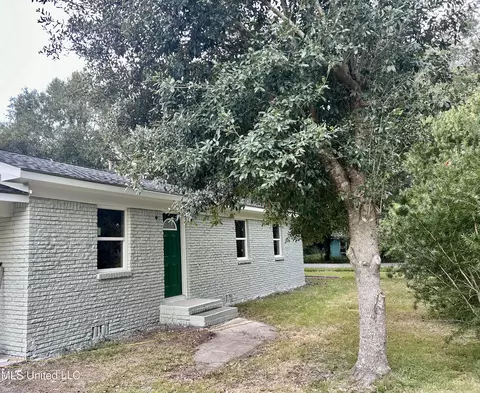 3808 Fairhaven Dr, Moss Point, MS 39562