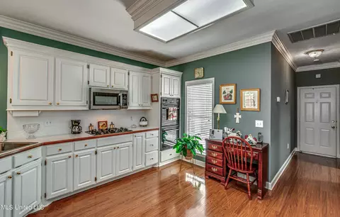 Kitchen - 248 Terrace Dr, Brandon, MS 39042 photo 4 of 6