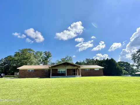 208 Wells St, New Hebron, MS 39140