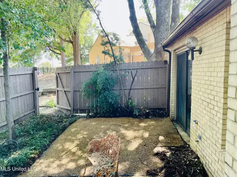 Exterior - 16 Park Crest Pl, Jackson, MS 39211 photo 3 of 4