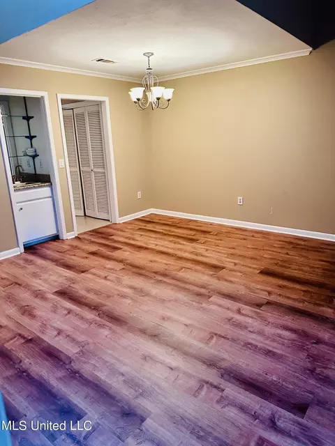 Dining - 16 Park Crest Pl, Jackson, MS 39211 photo 1 of 1