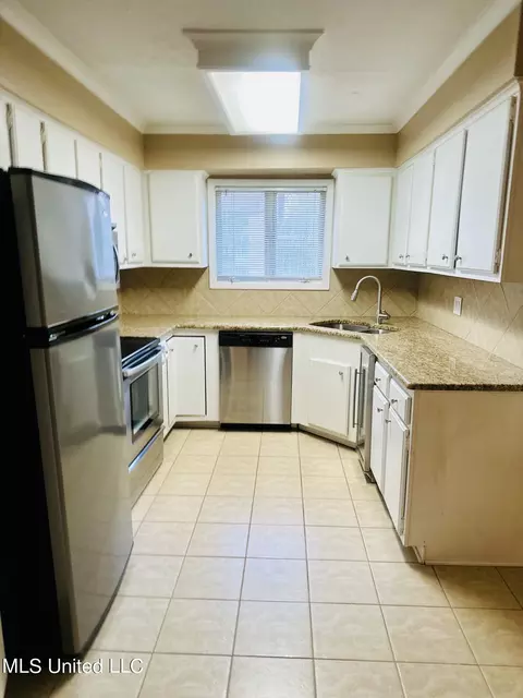 Kitchen - 16 Park Crest Pl, Jackson, MS 39211 photo 1 of 1
