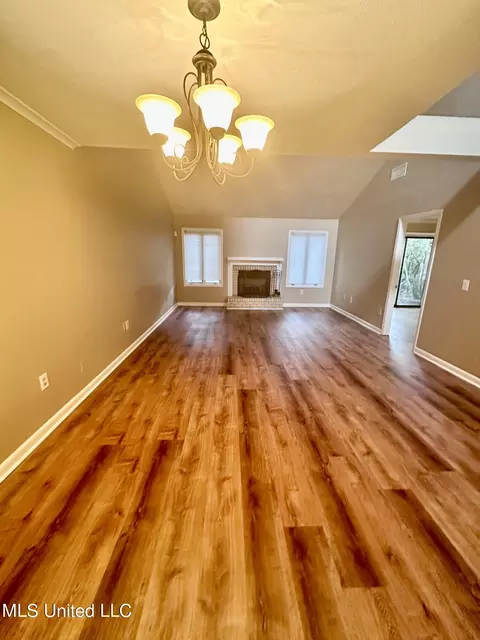 Living - 16 Park Crest Pl, Jackson, MS 39211 photo 1 of 1