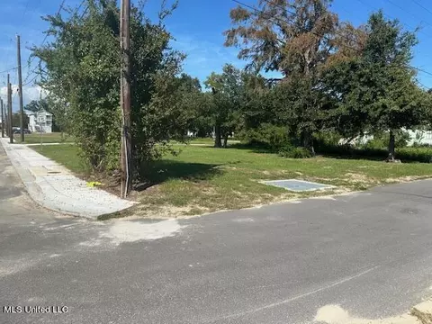 380 Meaut St, Biloxi, MS 39530
