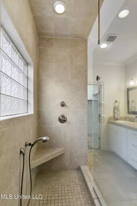 Bath - 309 Emerald Way, Brandon, MS 39047 photo 4 of 7