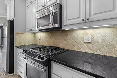Kitchen - 309 Emerald Way, Brandon, MS 39047 photo 3 of 5