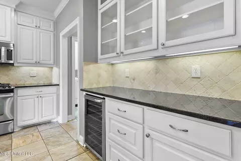 Kitchen - 309 Emerald Way, Brandon, MS 39047 photo 2 of 5