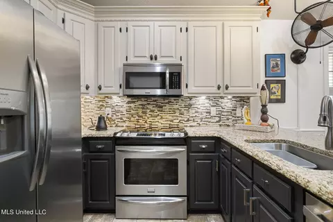 Kitchen - 406 Hemlock Dr, Flowood, MS 39232 photo 1 of 4