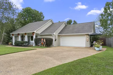 Exterior - 406 Hemlock Dr, Flowood, MS 39232 photo 2 of 11