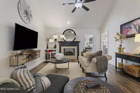 Living - 406 Hemlock Dr, Flowood, MS 39232 photo 1 of 3