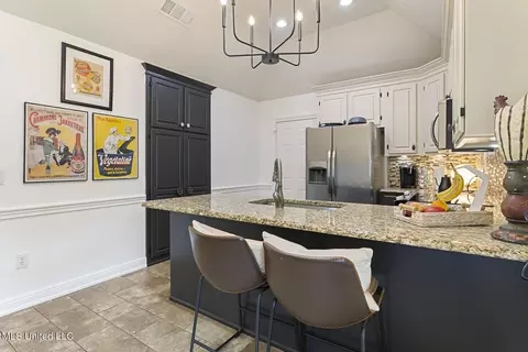 Kitchen - 406 Hemlock Dr, Flowood, MS 39232 photo 4 of 4