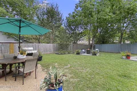 Exterior - 406 Hemlock Dr, Flowood, MS 39232 photo 4 of 11