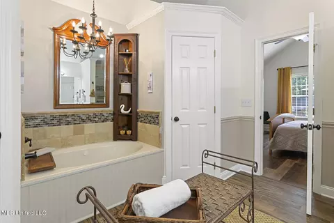 Bath - 406 Hemlock Dr, Flowood, MS 39232 photo 4 of 5