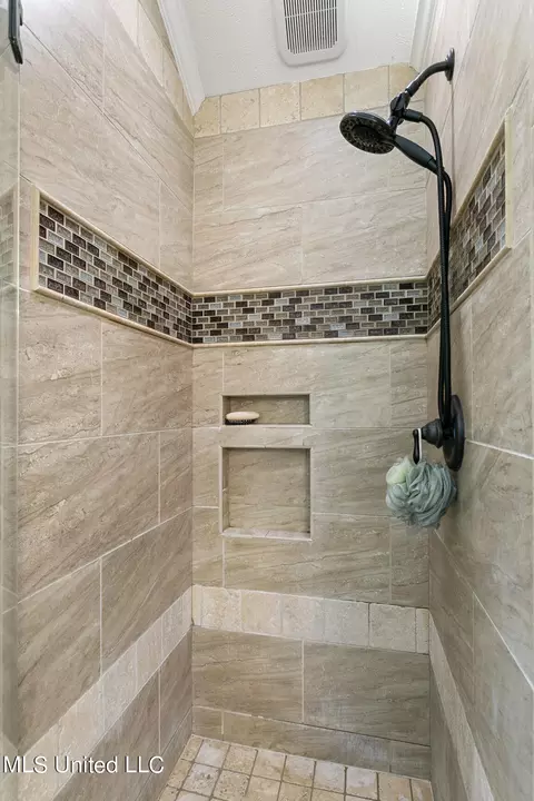 Bath - 406 Hemlock Dr, Flowood, MS 39232 photo 3 of 5