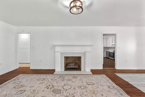 Living - 250 St Augustine Dr, Madison, MS 39110 photo 3 of 7