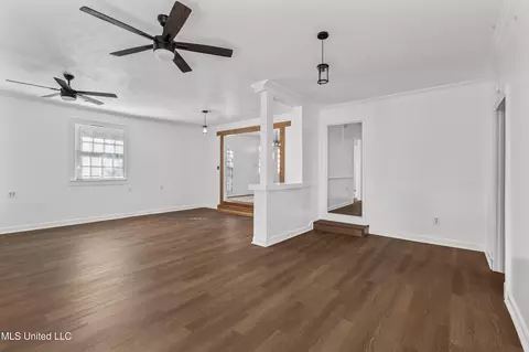 Living - 250 St Augustine Dr, Madison, MS 39110 photo 6 of 7
