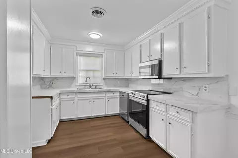 Kitchen - 250 St Augustine Dr, Madison, MS 39110 photo 1 of 1