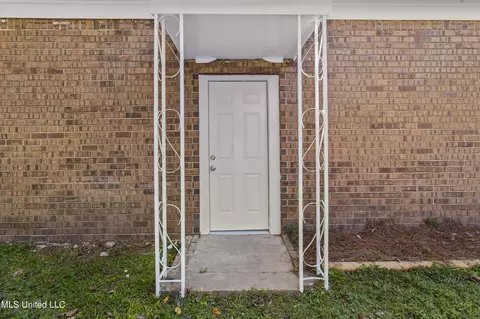 Exterior - 250 St Augustine Dr, Madison, MS 39110 photo 5 of 11