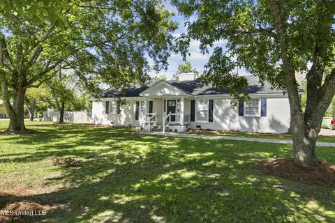 Exterior - 250 St Augustine Dr, Madison, MS 39110 photo 2 of 11