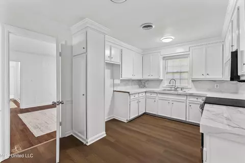 Entry Way - 250 St Augustine Dr, Madison, MS 39110 photo 2 of 4