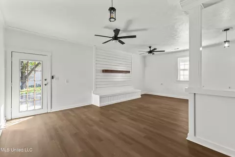 Living - 250 St Augustine Dr, Madison, MS 39110 photo 7 of 7