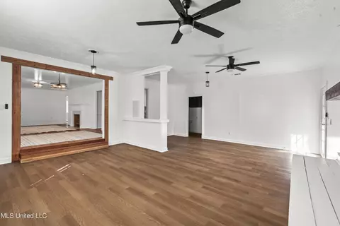 Living - 250 St Augustine Dr, Madison, MS 39110 photo 5 of 7