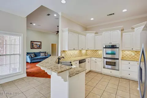 Kitchen - 115 Turtle Ridge Dr, Brandon, MS 39047 photo 1 of 4