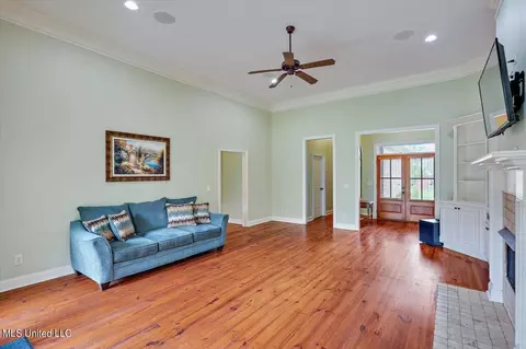 Living - 115 Turtle Ridge Dr, Brandon, MS 39047 photo 3 of 3