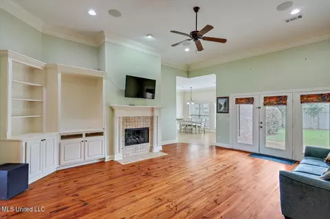 Living - 115 Turtle Ridge Dr, Brandon, MS 39047 photo 1 of 3