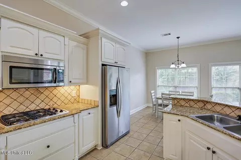 Kitchen - 115 Turtle Ridge Dr, Brandon, MS 39047 photo 4 of 4