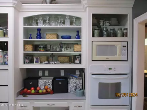 Kitchen - 659 Ratliff Ferry Rd, Canton, MS 39046 photo 3 of 4