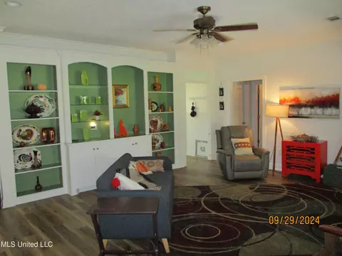 Living - 659 Ratliff Ferry Rd, Canton, MS 39046 photo 4 of 4