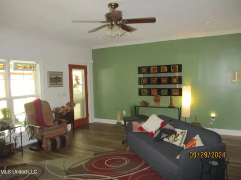 Living - 659 Ratliff Ferry Rd, Canton, MS 39046 photo 1 of 4