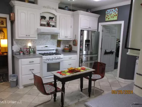 Kitchen - 659 Ratliff Ferry Rd, Canton, MS 39046 photo 4 of 4