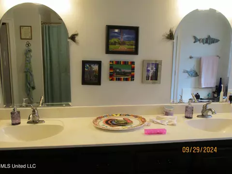 Bath - 659 Ratliff Ferry Rd, Canton, MS 39046 photo 3 of 6
