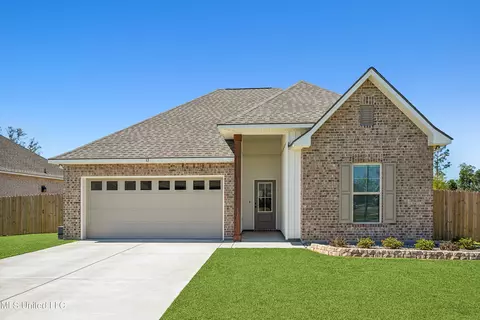 13 Bear Point Dr, Long Beach, MS 39560