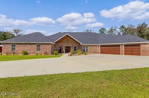 46 Pinehurst Dr, Carriere, MS 39426