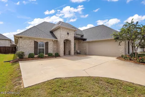 Exterior - 352 Royal Pond Cir, Flowood, MS 39232 photo 3 of 9