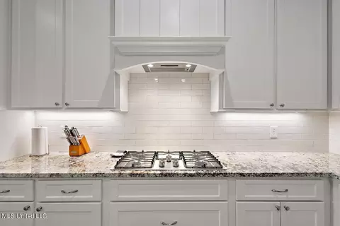 Kitchen - 352 Royal Pond Cir, Flowood, MS 39232 photo 5 of 5