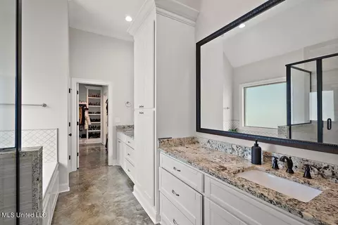 Entry Way - 352 Royal Pond Cir, Flowood, MS 39232 photo 6 of 6