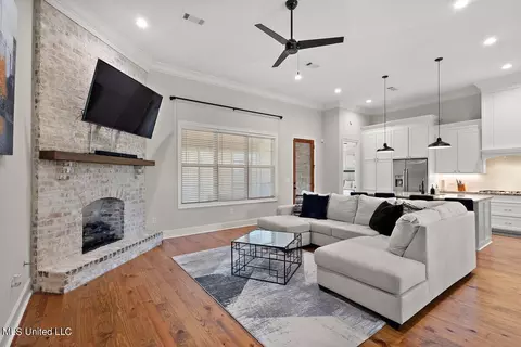 Living - 352 Royal Pond Cir, Flowood, MS 39232 photo 1 of 1