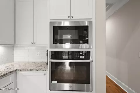 Kitchen - 352 Royal Pond Cir, Flowood, MS 39232 photo 4 of 5