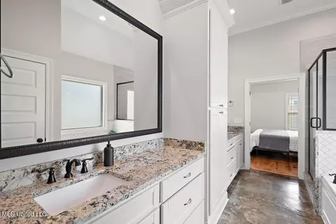 Bath - 352 Royal Pond Cir, Flowood, MS 39232 photo 1 of 3